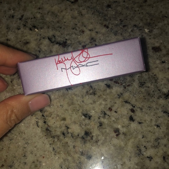 MAC DODGY GIRL LIPSTICK - Picture 2 of 4